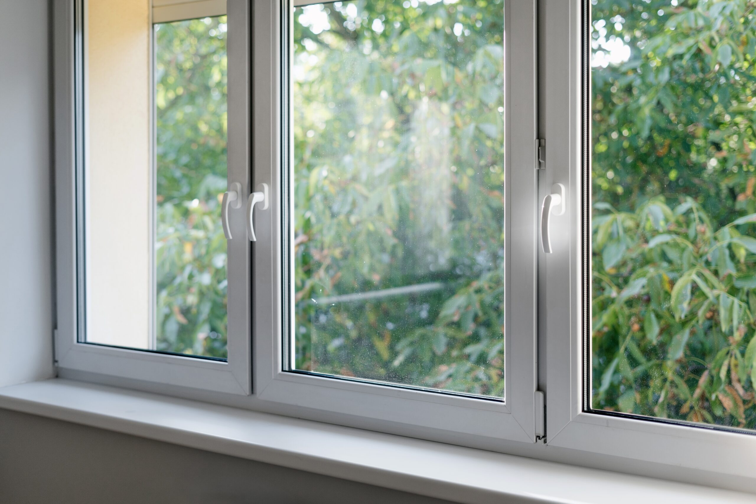 White,Window,Frame,With,Modern,Aluminium,Profiles,In,Bedroom.,Natural White,Window,Frame,With,Modern,Aluminium,Profiles,In,Bedroom.,Natural